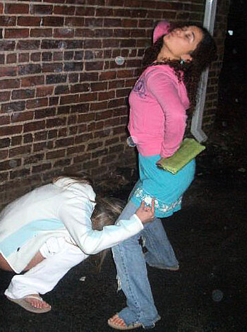 Pissing girls - Photo 46