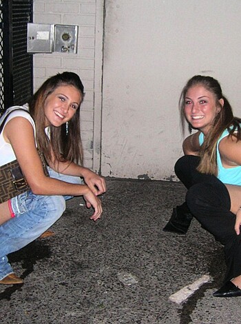 Pissing girls - Photo 48