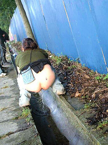 Pissing girls - Photo 45