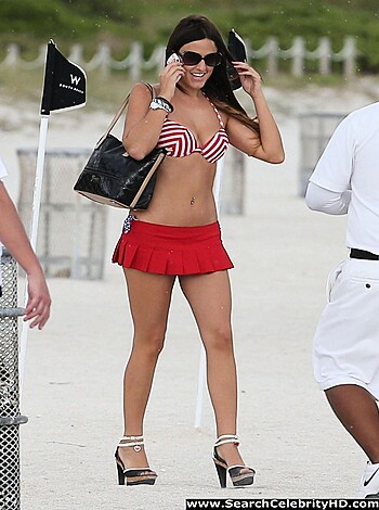 Claudia Romani - Bikini Candids in Miami - Celebrity - Photo 1