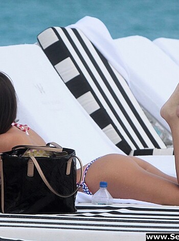 Claudia Romani - Bikini Candids in Miami - Celebrity - Photo 3
