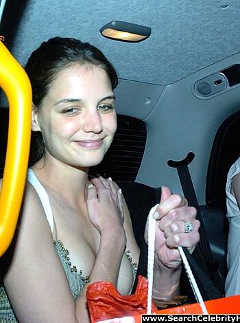 Katie Holmes gives us nipslip - Celebrity - Photo 4