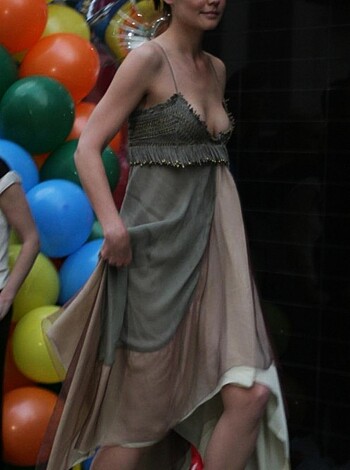 Katie Holmes gives us nipslip - Celebrity - Photo 10