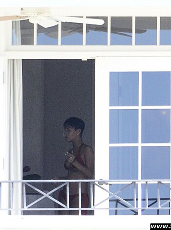 Rihanna Naked Ass And Topless Boobs Candids Through Her Balcony Window - celebrity - Photo 5