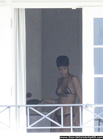 Rihanna Naked Ass And Topless Boobs Candids Through Her Balcony Window - celebrity - Photo 10