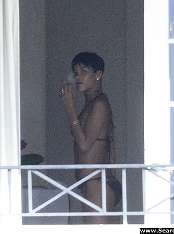 Rihanna Naked Ass And Topless Boobs Candids Through Her Balcony Window - celebrity - Photo 13