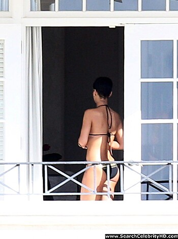 Rihanna Naked Ass And Topless Boobs Candids Through Her Balcony Window - celebrity - Photo 20