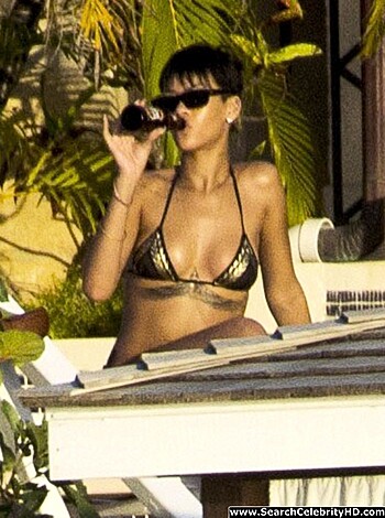 Rihanna Naked Ass And Topless Boobs Candids Through Her Balcony Window - celebrity - Photo 27
