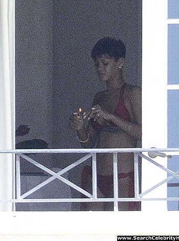 Rihanna Naked Ass And Topless Boobs Candids Through Her Balcony Window - celebrity - Photo 39