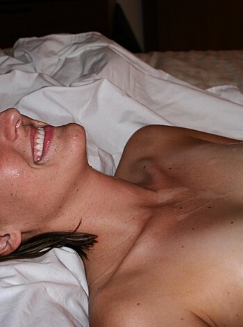 Horny Amateur Girlfriend 5 - Photo 35