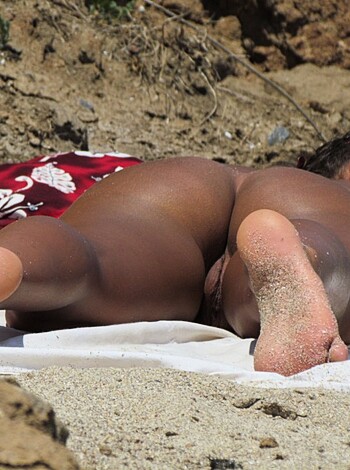 "Fucking check out this raw as fuck pic of some dude's dong layin' on a towel, motherfucker."
