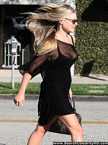 Ali Larter - Cleavage Candids in Los Angeles - celebrity - Photo 7