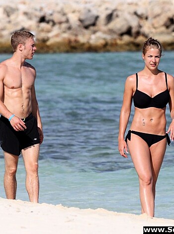Gemma Atkinson - Bikini Candids in Aruba - celebrity - Photo 17