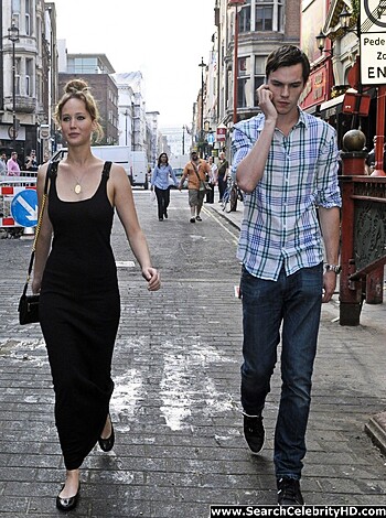 Jennifer Lawrence - Braless Candids in London - celebrity - Photo 3