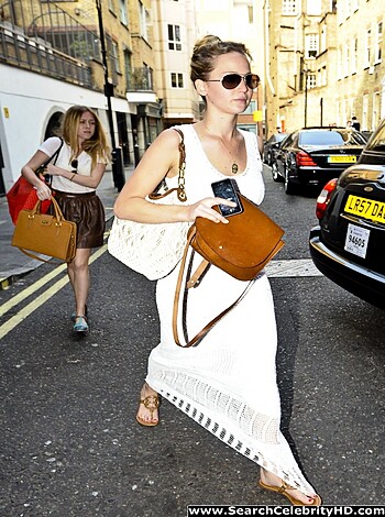 Jennifer Lawrence - Braless Candids in London - celebrity - Photo 13