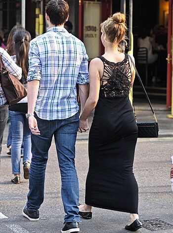 Jennifer Lawrence - Braless Candids in London - celebrity - Photo 15