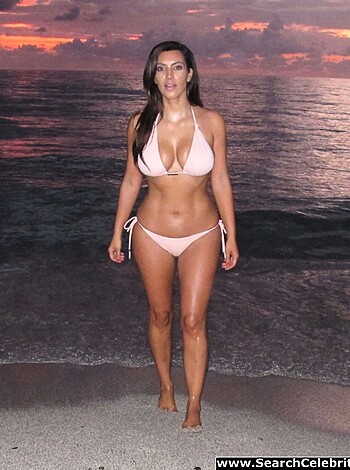 Kim Kardashian - Bikini Candids in Miami - celebrity - Photo 5