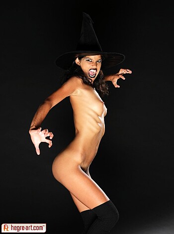 Darine Dark Night - Photo 2