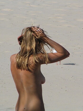 Amateur girls on beach 11 - Photo 5