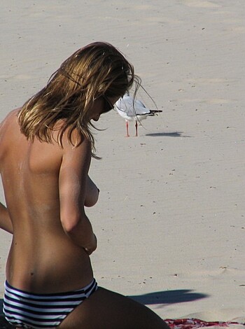 Amateur girls on beach 11 - Photo 6