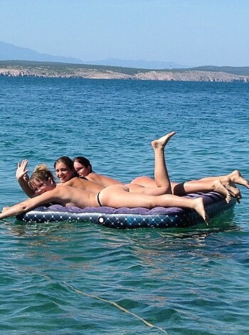 Amateur girls on beach 11 - Photo 24