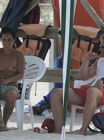 Amateur girls on beach 11 - Photo 32