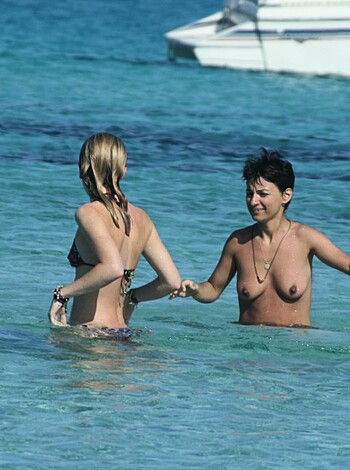 Amateur girls on beach 11 - Photo 42