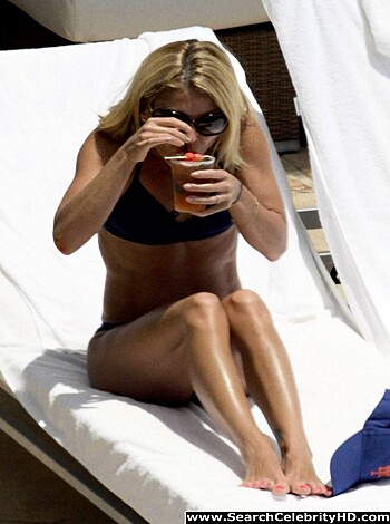 Kelly Ripa is a hot bitch - Photo 9