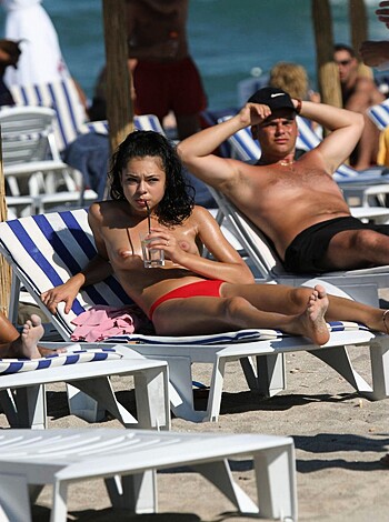 Amateur girls on beach 28 - Photo 17