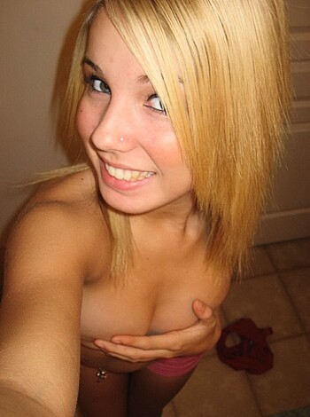 Selfpics - Blonde in Bad - Photo 53