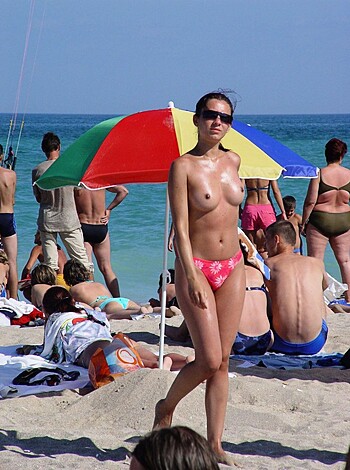 Amateur girls on beach 29 - Photo 13