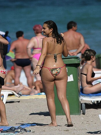 Amateur girls on beach 29 - Photo 24