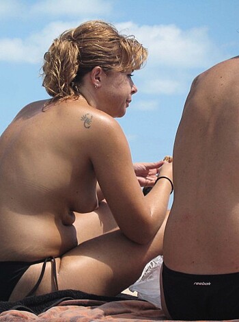 Amateur girls on beach 29 - Photo 38