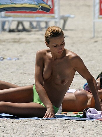 Amateur girls on beach 29 - Photo 42