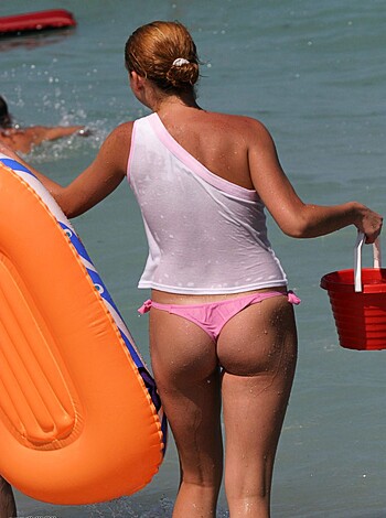 Amateur girls on beach 29 - Photo 56