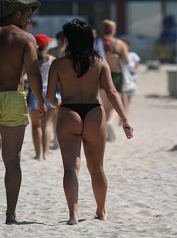Amateur girls on beach 29 - Photo 72