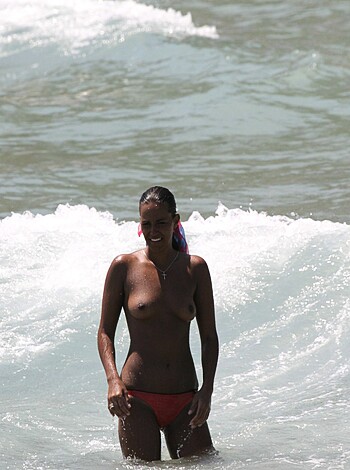 Amateur girls on beach 23 - Photo 47
