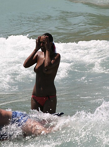 Amateur girls on beach 23 - Photo 49