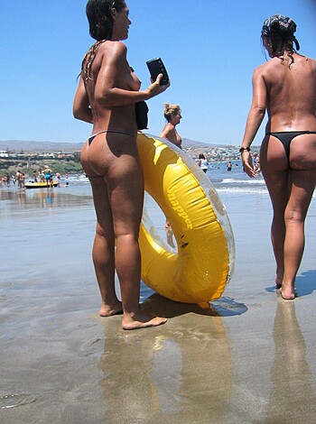 Amateur girls on beach 23 - Photo 69