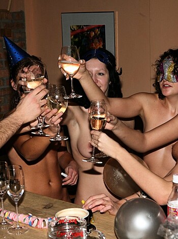Amateur Naked Party - Photo 206