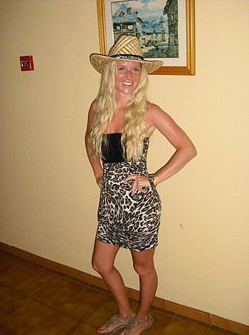 Nice blonde hot vacation beach pix - Photo 3
