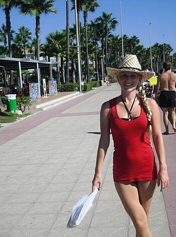Nice blonde hot vacation beach pix - Photo 8