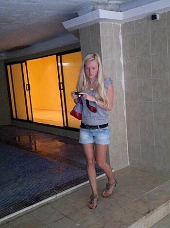 Nice blonde hot vacation beach pix - Photo 13