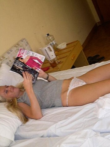 Nice blonde hot vacation beach pix - Photo 35