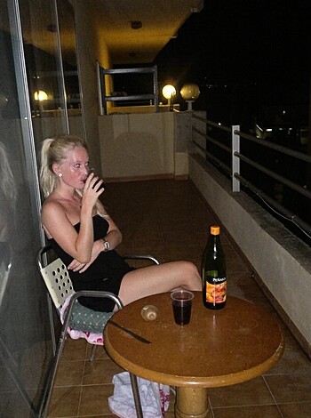 Nice blonde hot vacation beach pix - Photo 64