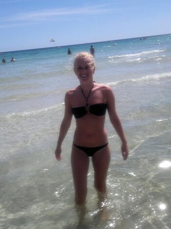 Nice blonde hot vacation beach pix - Photo 98