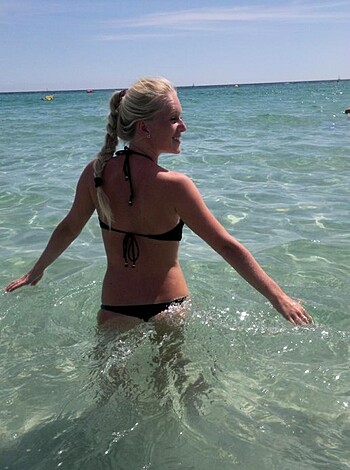 Nice blonde hot vacation beach pix - Photo 101