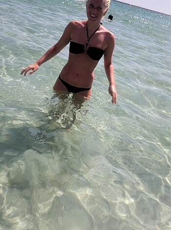 Nice blonde hot vacation beach pix - Photo 103