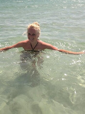Nice blonde hot vacation beach pix - Photo 104