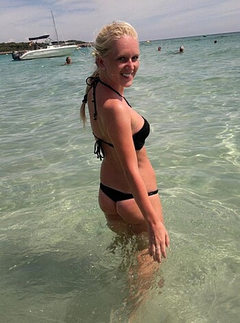 Nice blonde hot vacation beach pix - Photo 107